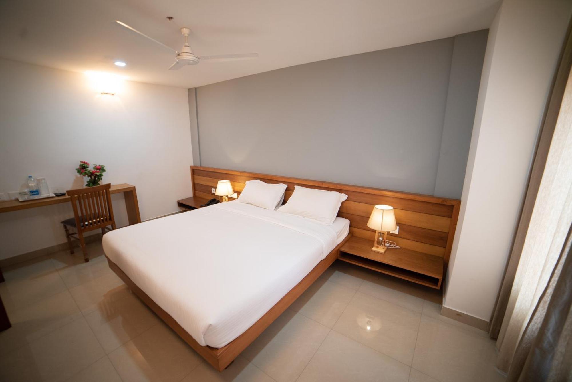 Hotel Bkm International Tellicherry Bagian luar foto