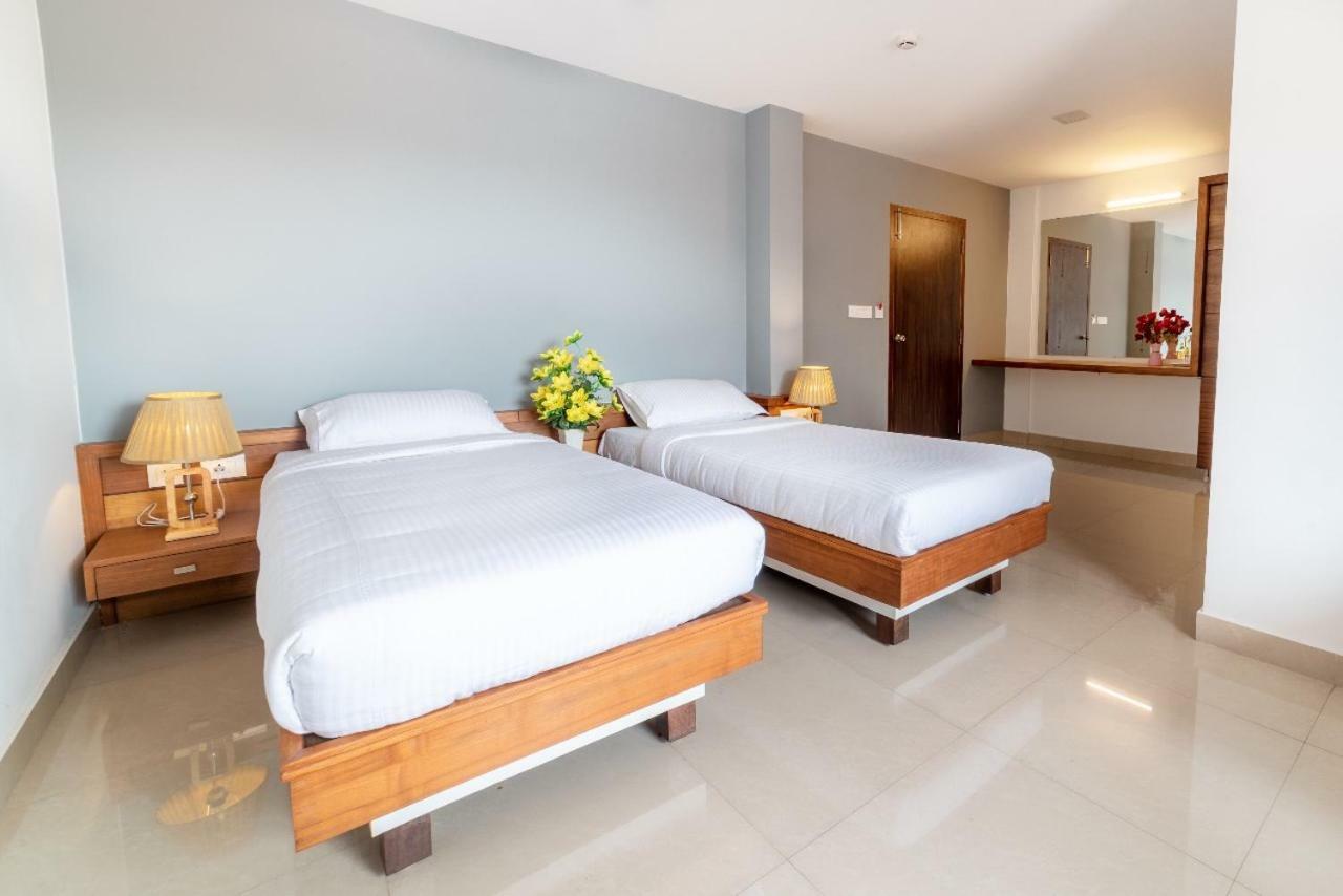 Hotel Bkm International Tellicherry Bagian luar foto