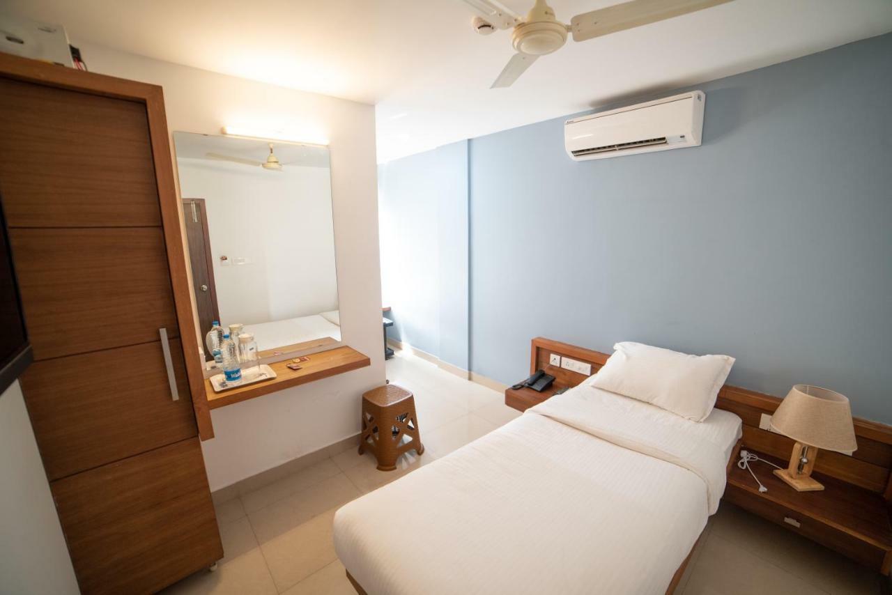 Hotel Bkm International Tellicherry Bagian luar foto